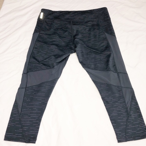 Zella Capri Leggings Size L Gray Purple Mesh Mid Rise Workout Athletic Yoga - Picture 3 of 9